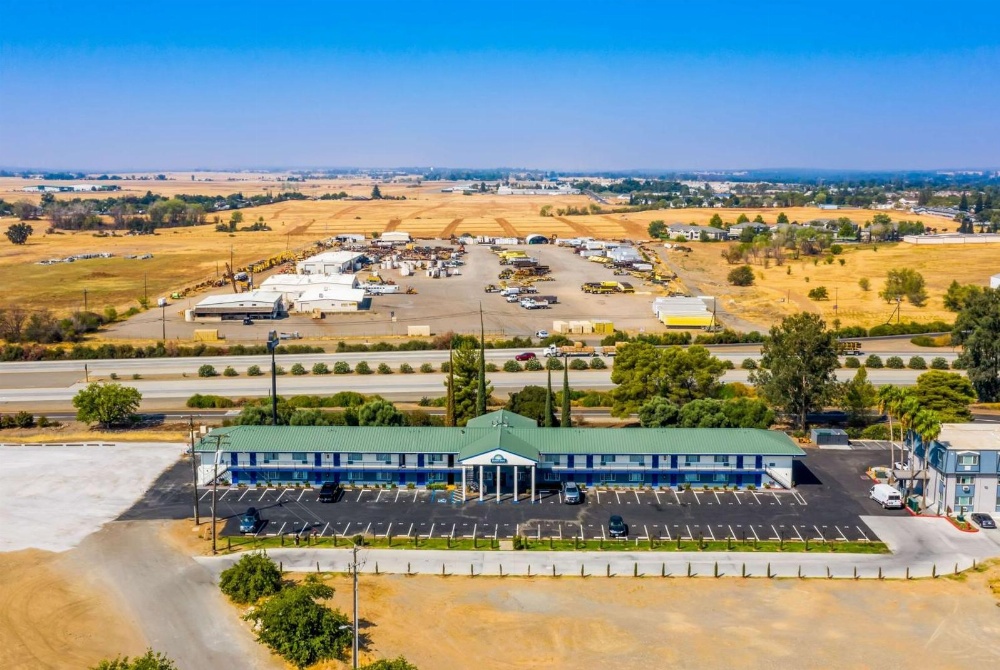 Queen Room with Two Queen Beds and Roll-in Shower - Mobility Accessible/Non-Smoking