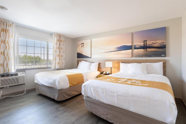 دايز إن باي ويندام ريد بلاف image 10