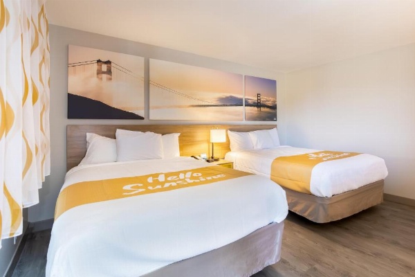 دايز إن باي ويندام ريد بلاف image 8