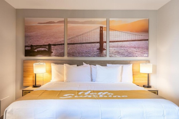 دايز إن باي ويندام ريد بلاف image 9